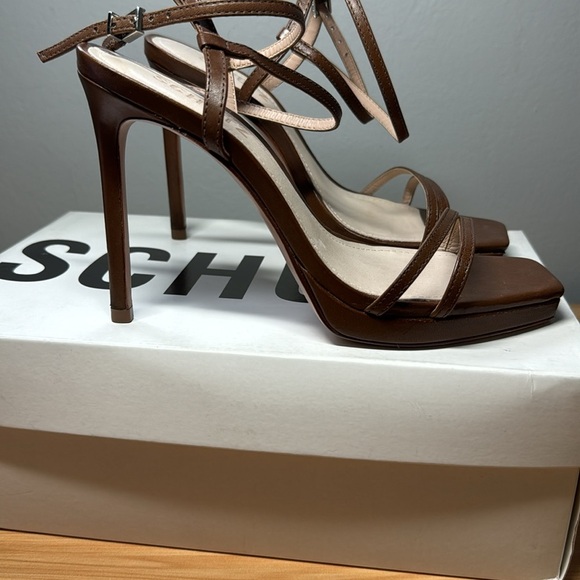 Walnut Tersa Heels - Picture 6 of 8